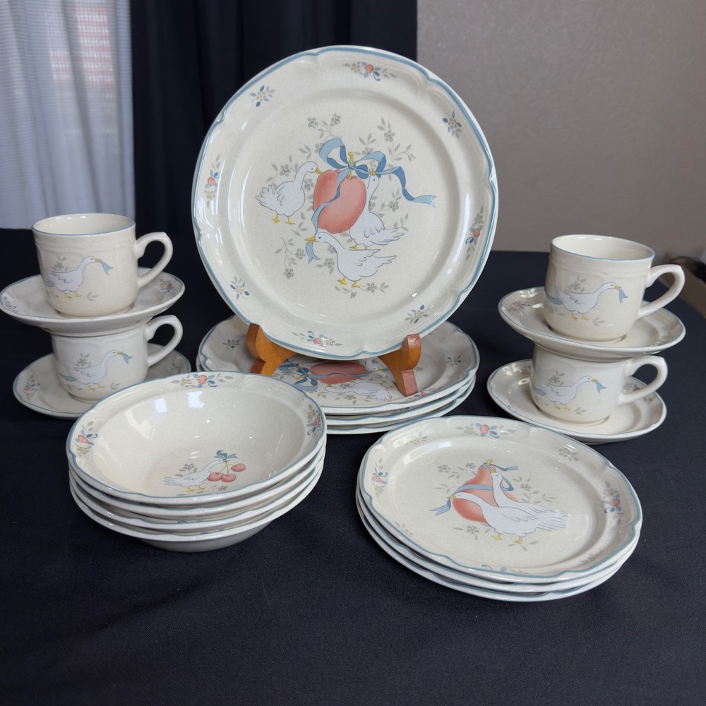 VTG International Marmalade Cottagecore Goose Stoneware 20 Piece Dinnerware Set
